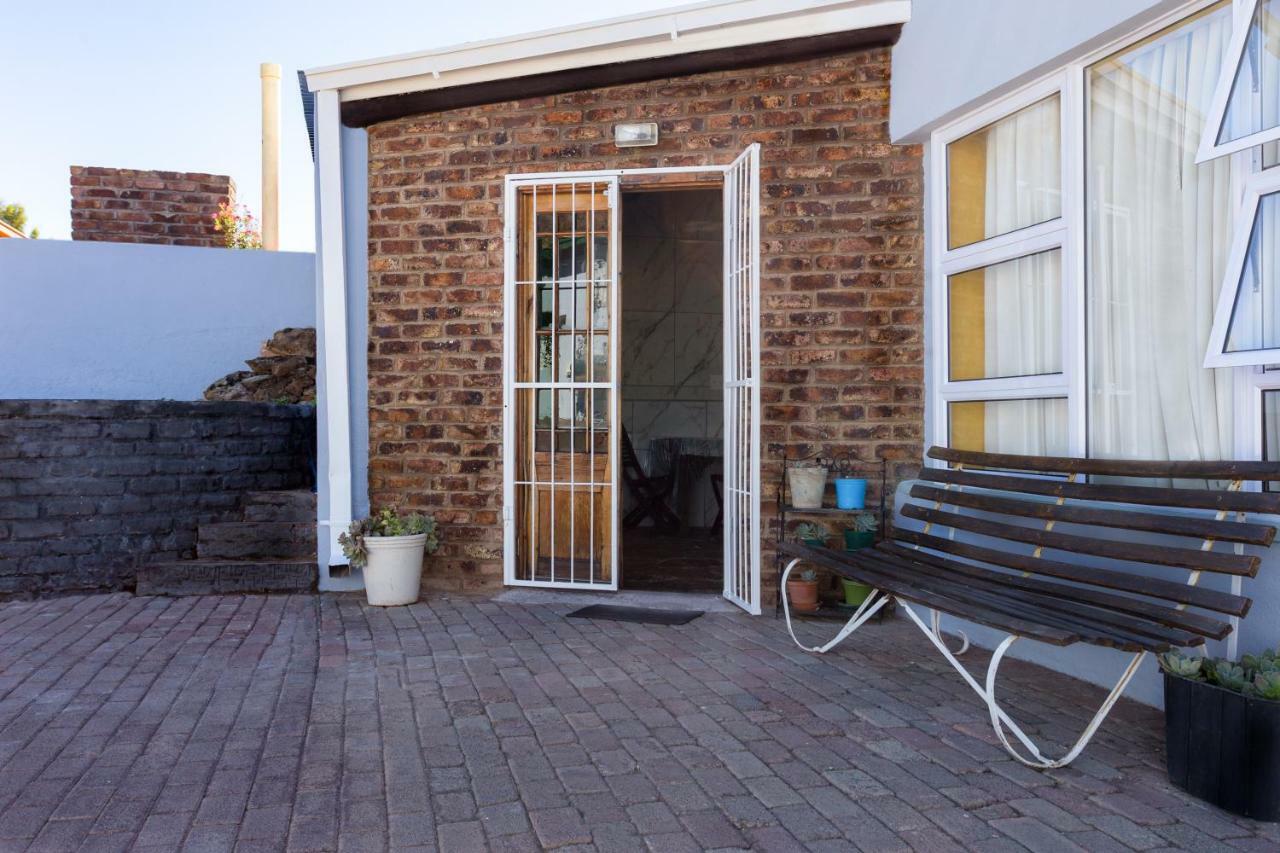 La La Dathel Guesthouse 콜스버그 외부 사진